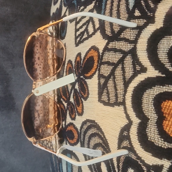 Sunglasses - Picture 3 of 7